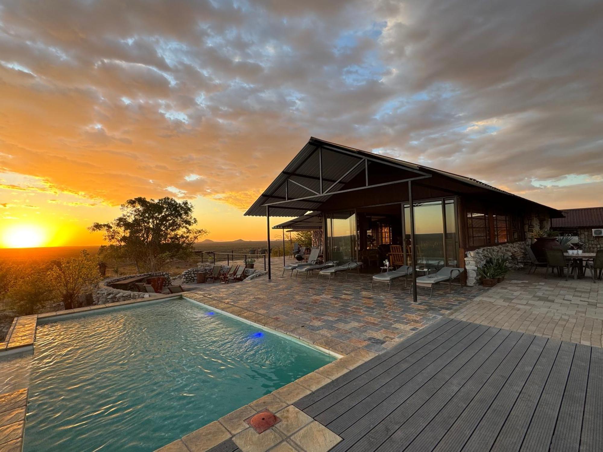 Aloegrove Safari Lodge Otjiwarongo Exterior photo